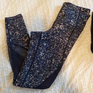 Athleta blue leggings with flower patter & sheer stripe XXS